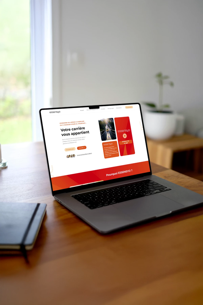 Wooden Desk essensyo